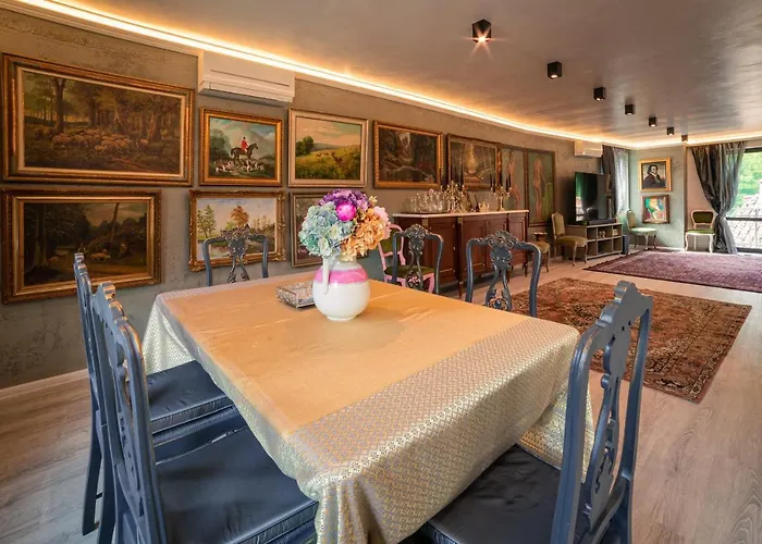 The Gallery Guest House - Garden And Garage
